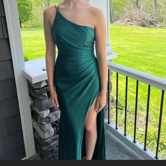 Prom Girl - Picture 2 of 5